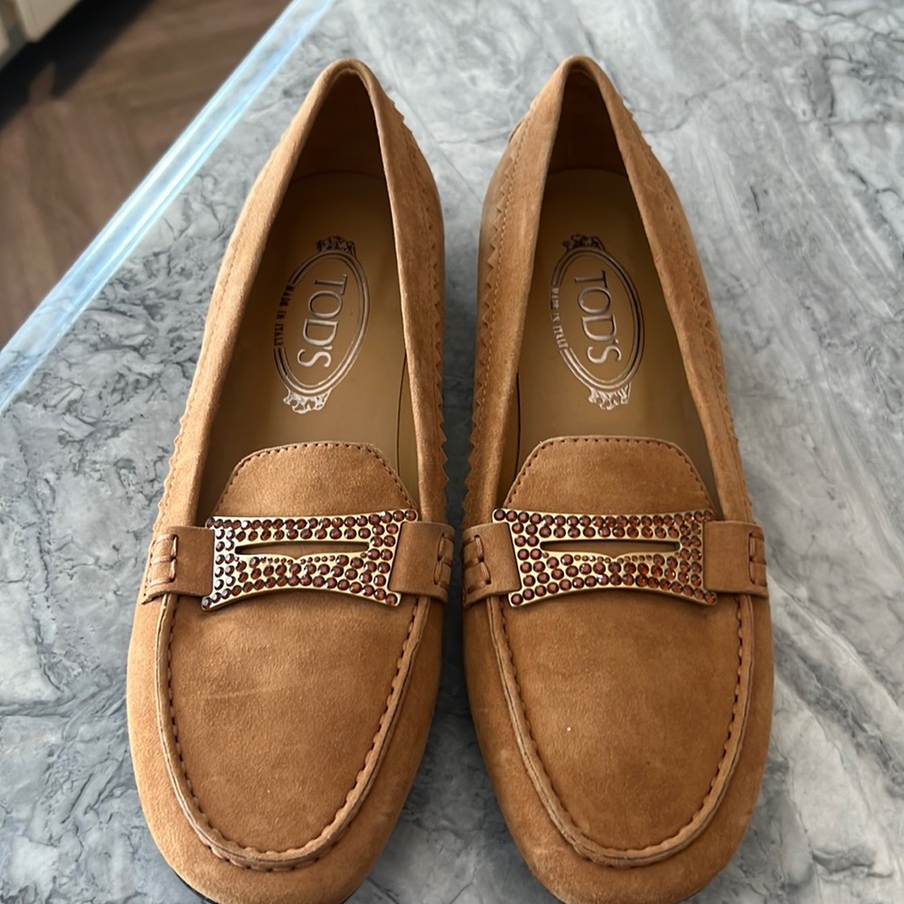 Tod’s size 9 beautiful caramel suede loafers Swarvoski crystal buckle never worn